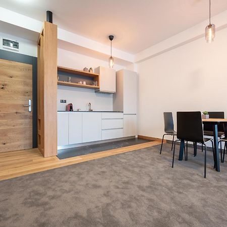 Calvin Aparthotel Oradea Δωμάτιο φωτογραφία