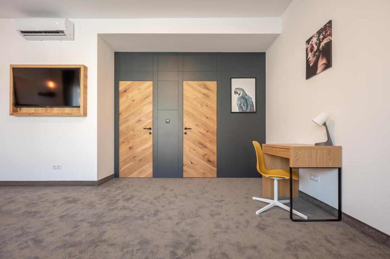 Calvin Aparthotel Oradea Εξωτερικό φωτογραφία