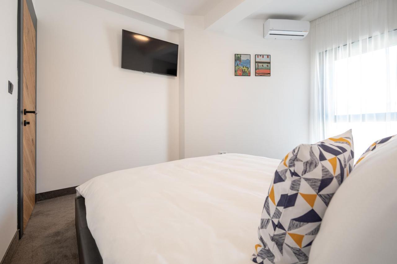 Calvin Aparthotel Oradea Εξωτερικό φωτογραφία