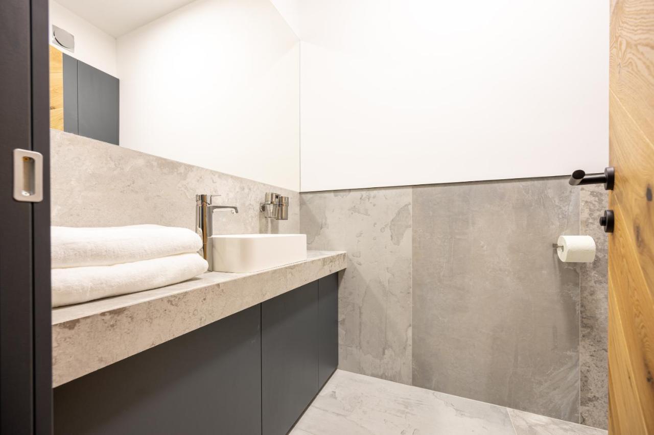 Calvin Aparthotel Oradea Εξωτερικό φωτογραφία