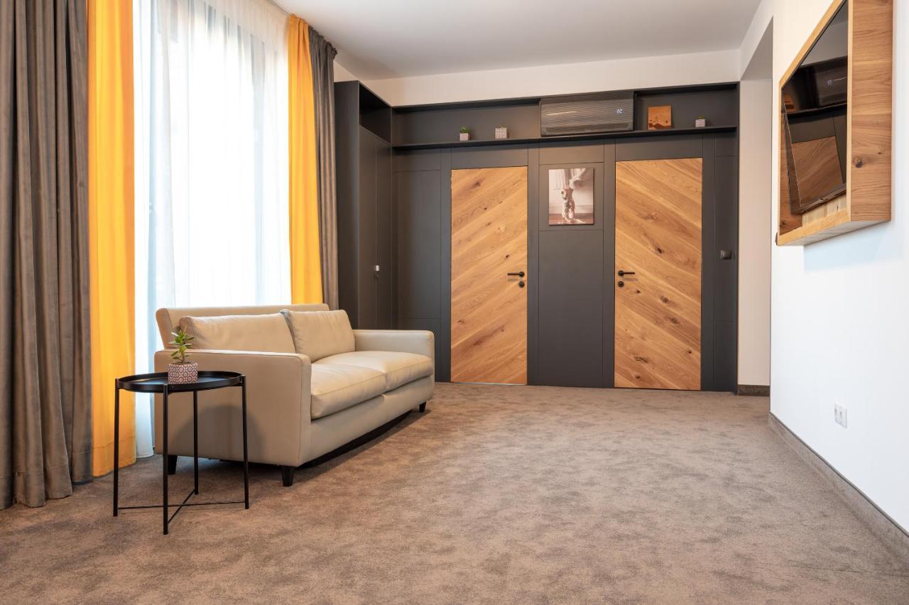 Calvin Aparthotel Oradea Εξωτερικό φωτογραφία
