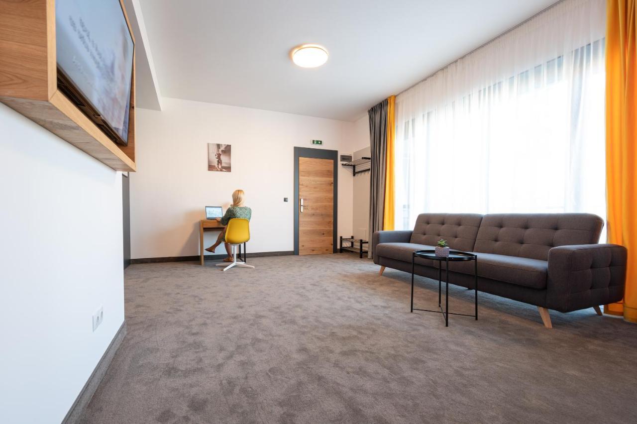 Calvin Aparthotel Oradea Εξωτερικό φωτογραφία