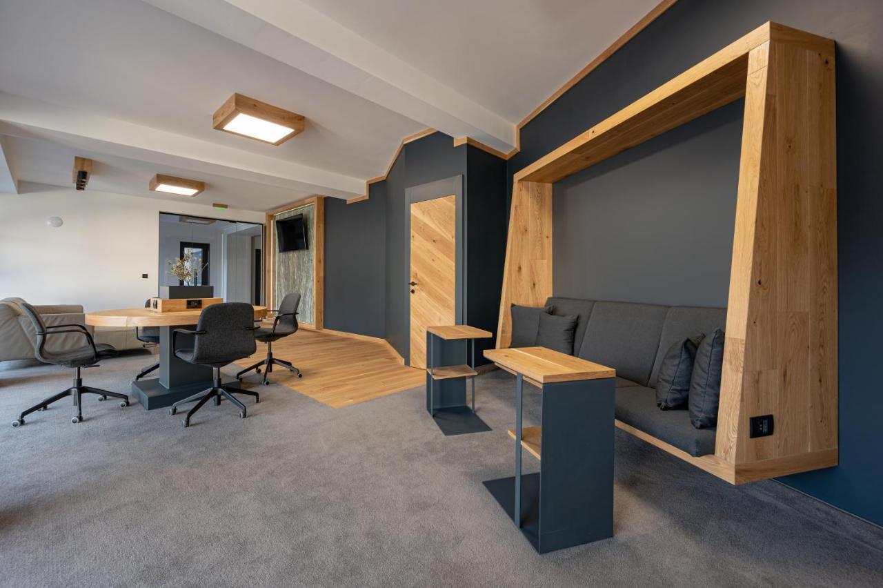 Calvin Aparthotel Oradea Εξωτερικό φωτογραφία
