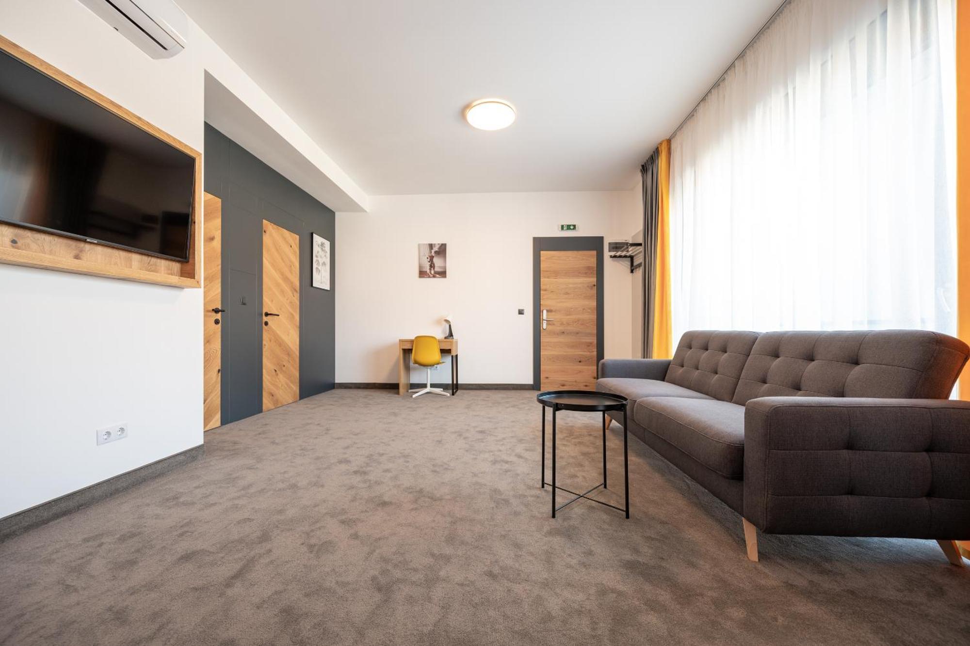 Calvin Aparthotel Oradea Δωμάτιο φωτογραφία
